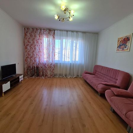 Apartament 2 Bedrooms, Botanica Kischinau Exterior foto