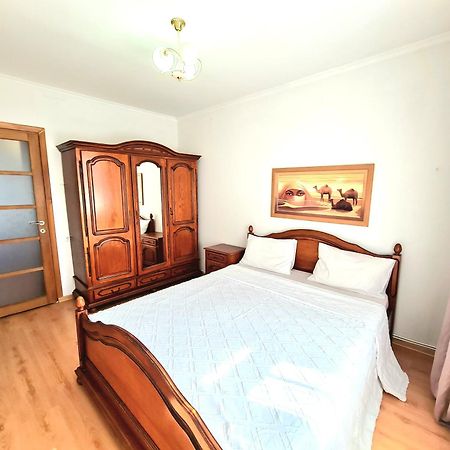Apartament 2 Bedrooms, Botanica Kischinau Exterior foto